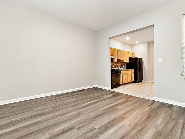 1418 N Eden St — Photo 23