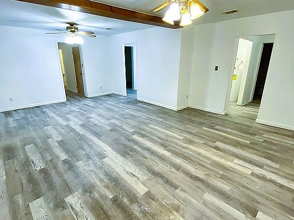 5th image of 902 Stuart Ave