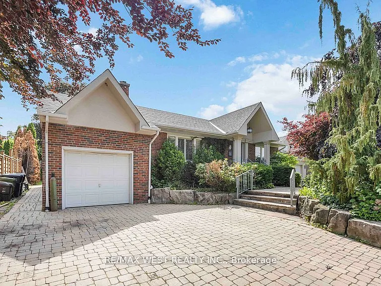 11 Duval Dr — Photo 2