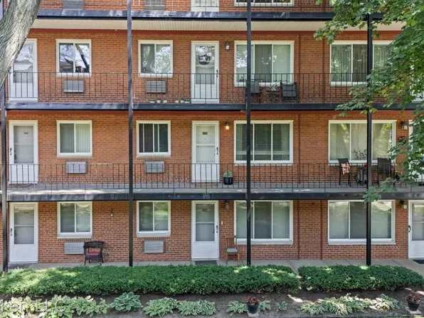 2915 W Thirteen Mile Rd APT 207, Royal Oak, MI 48073
