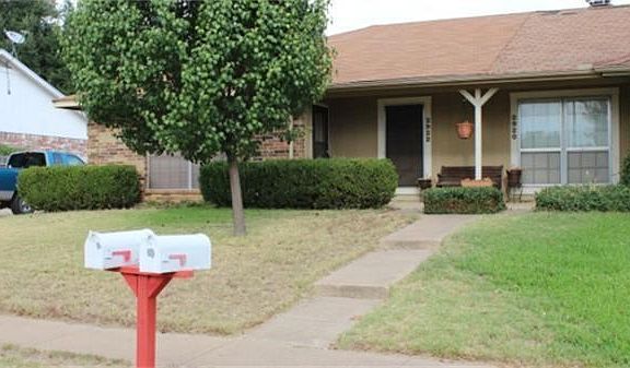 2nd image of 2922 Kathleen Ln