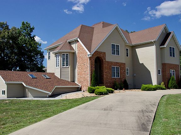 2nd image of 709 Jonathan Ln