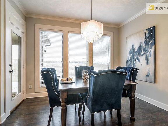 Large Breakfast Room leads to Lanai