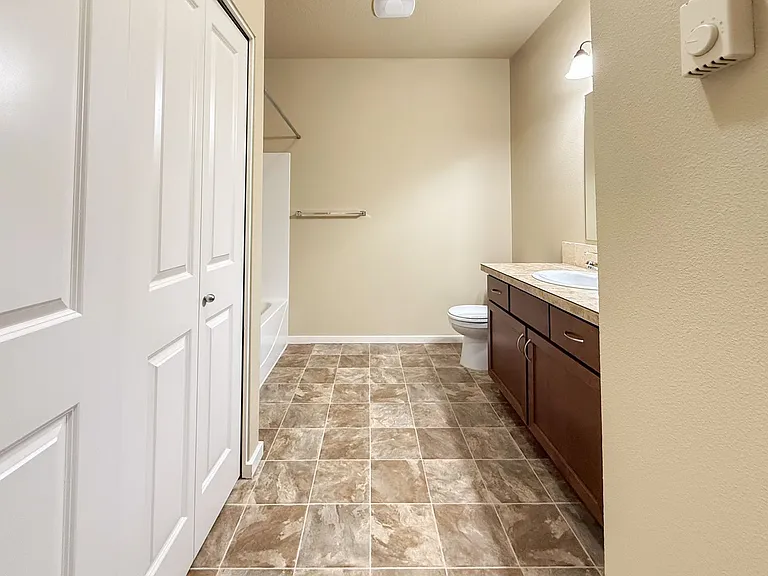 Catron Apartments - 1-3 Bedrooms 2 Bathrooms with In Unit Washer/Dryer and Internet — Photo 57