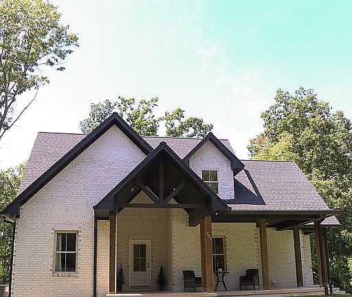 2nd image of 595 Meadowbrook Ln