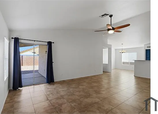 948 E Laredo St — Photo 10