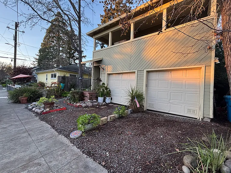 805 Howard St — Photo 11