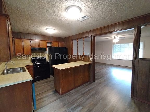 4th image of 1004 SW 6th St