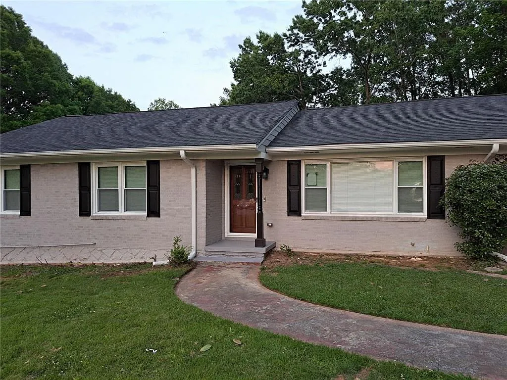 6 bed, 3.0 bath, 1602 sqft, $2,800 — Photo 2