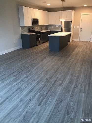 2nd image of 6115-6119 Broadway #203