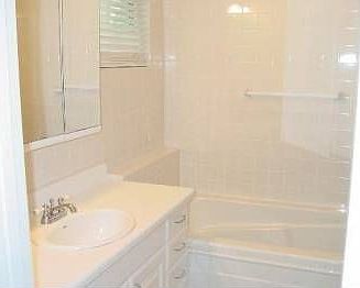 4th image of 701 SE 9th St