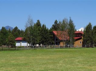 67060 Rock Island Ln, Bend, OR 97703