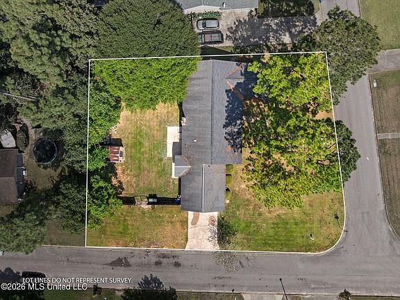 3rd image of 119 Bellair Dr