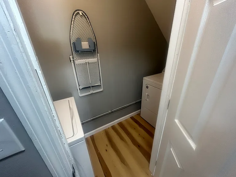 4 S Franklin St #B — Photo 11