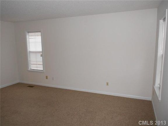 2nd image of 3041 Oakcroft Dr