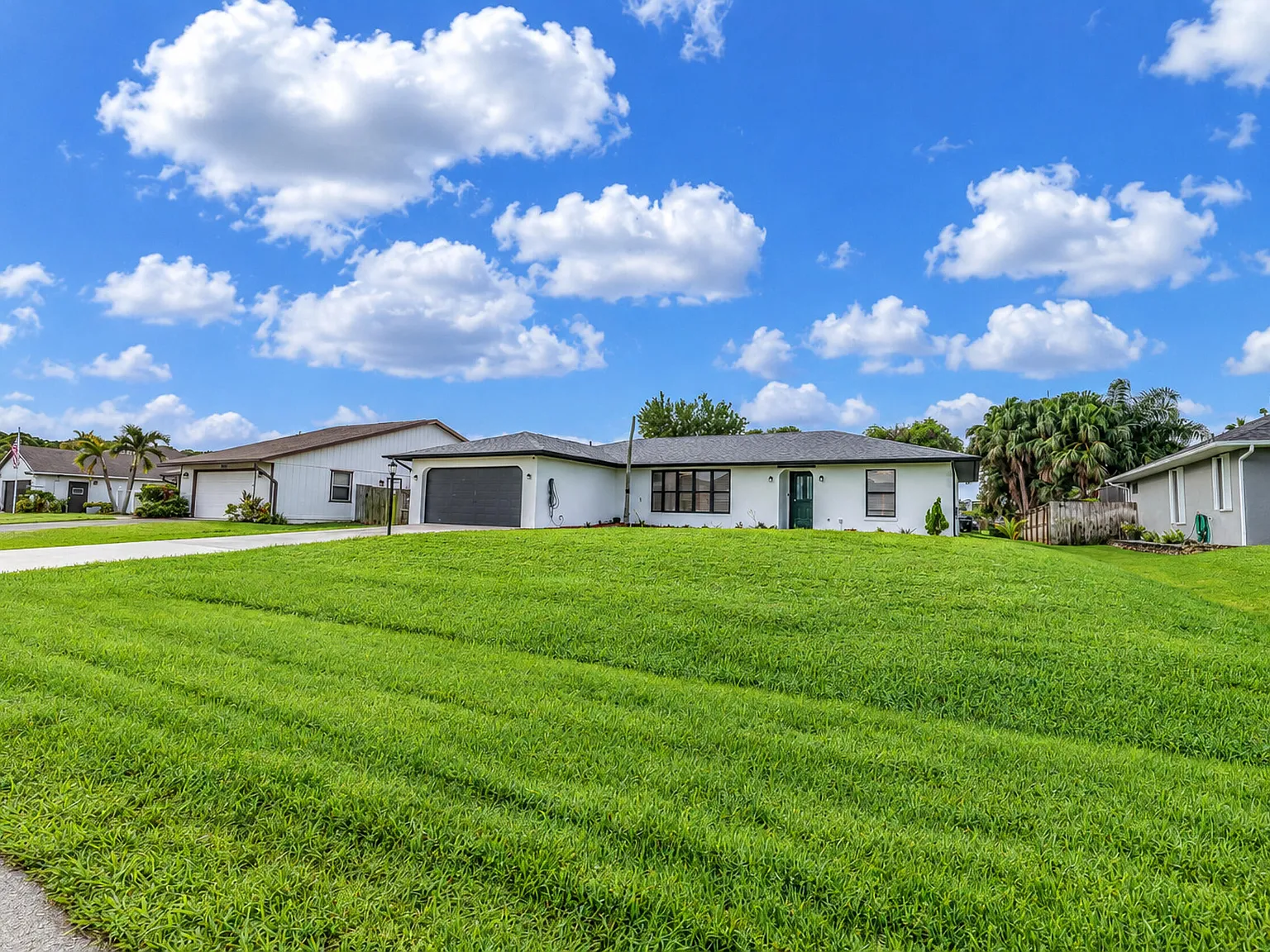 4 bed, 3.0 bath, 1745 sqft, $3,000 — Photo 4