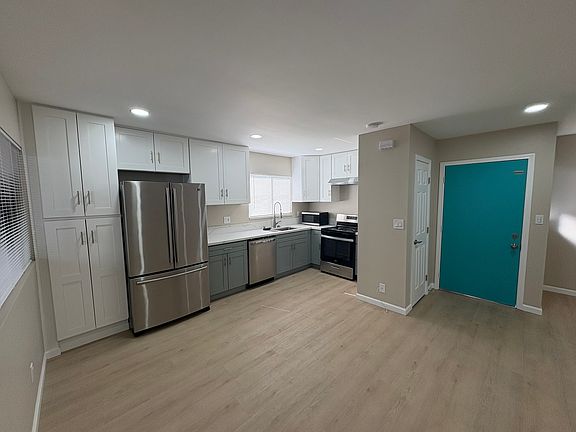 4th image of 8666 Hurlbut St