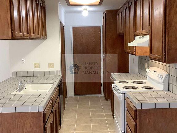 5th image of 1021 E Hawkeye Ave