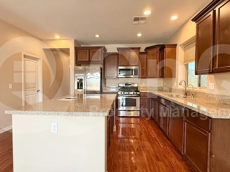 1142 E Sourwood Dr — Photo 8
