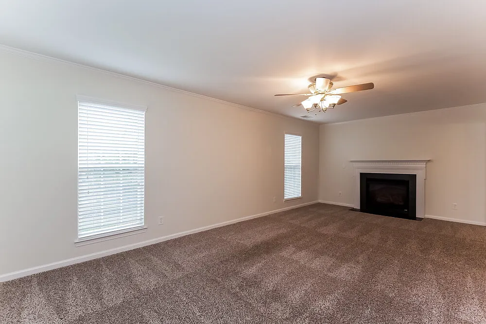 3 bed, 2.5 bath, 1894 sqft, $2,380 — Photo 2