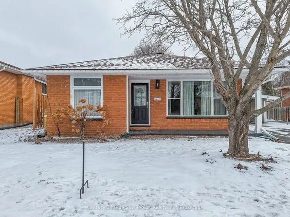 14 Marshall Park Dr, North Bay, ON P1A 2N9