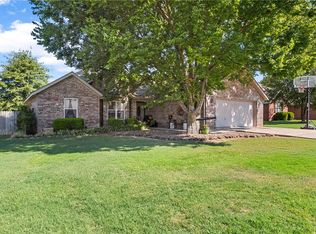 806 Custer St, Prairie Grove, AR 72753