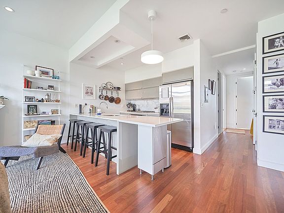 5th image of 76 Engert Ave APT 4B