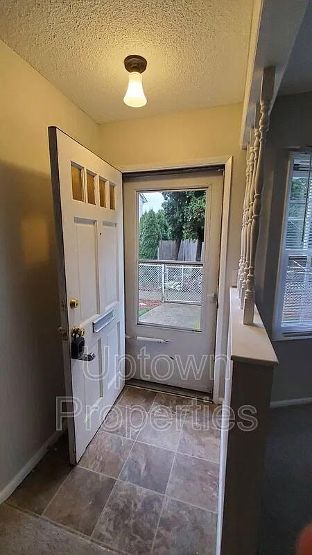 2 bed, 1.5 bath, 900 sqft, $1,695 — Photo 2