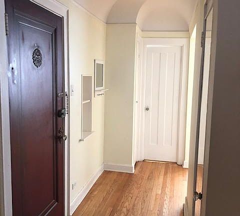 3rd image of 1128 W Washington Blvd #3B