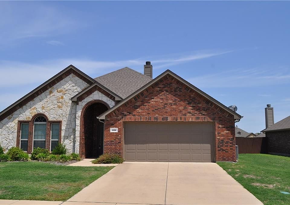 1st image of 125 Lacy Oak Ln