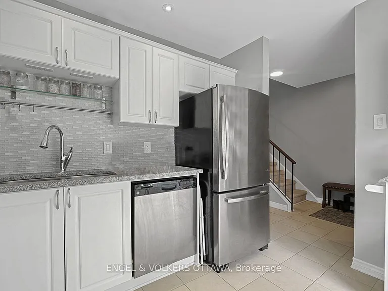76 McDermot Ct #22 — Photo 13