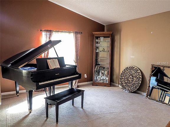 4th image of 2330 Barons Ct
