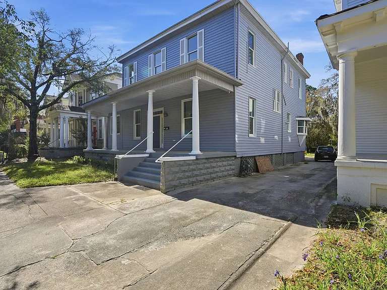 809 E Henry St — Photo 2