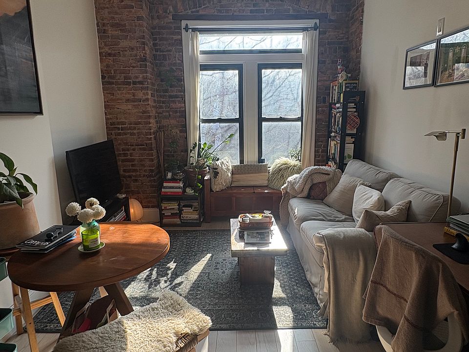 1st image of 253 Jefferson Ave #5