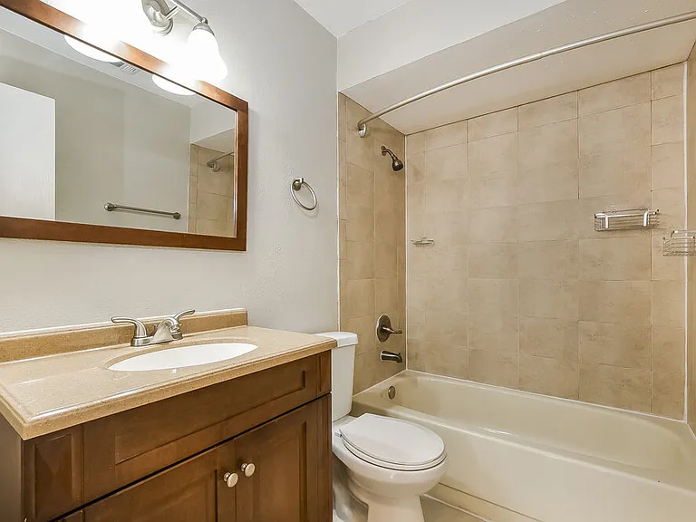 1409 Bridlebrook Dr — Photo 15