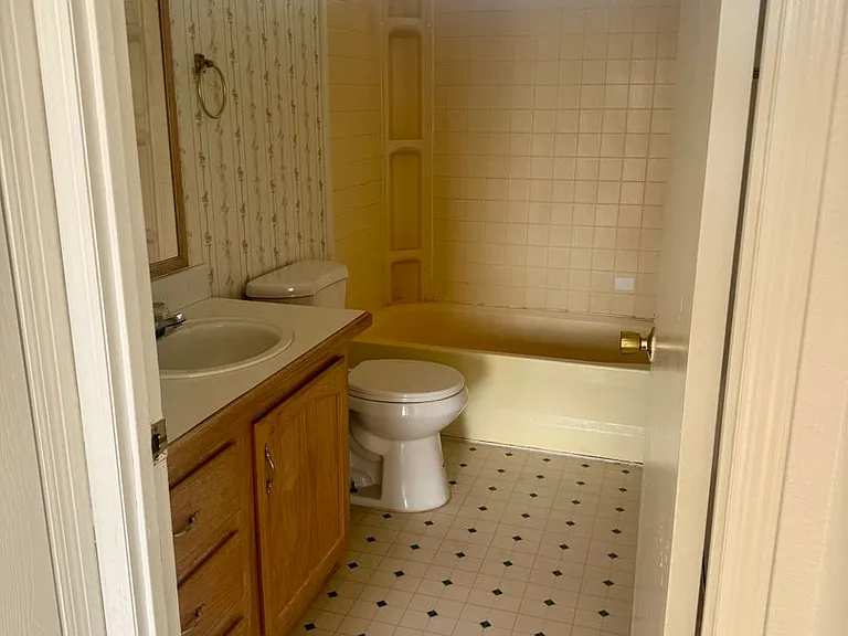 1724 Stoneridge Dr — Photo 10
