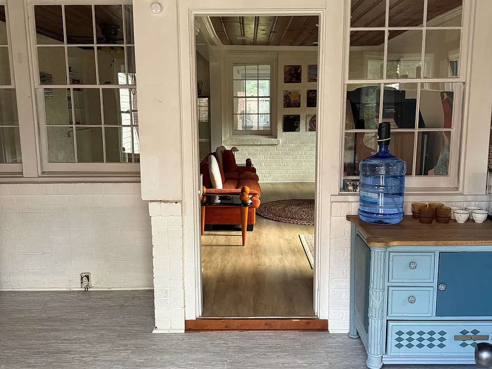 1109 W Main St