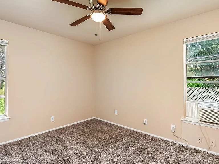 218 E Villaret Blvd — Photo 11