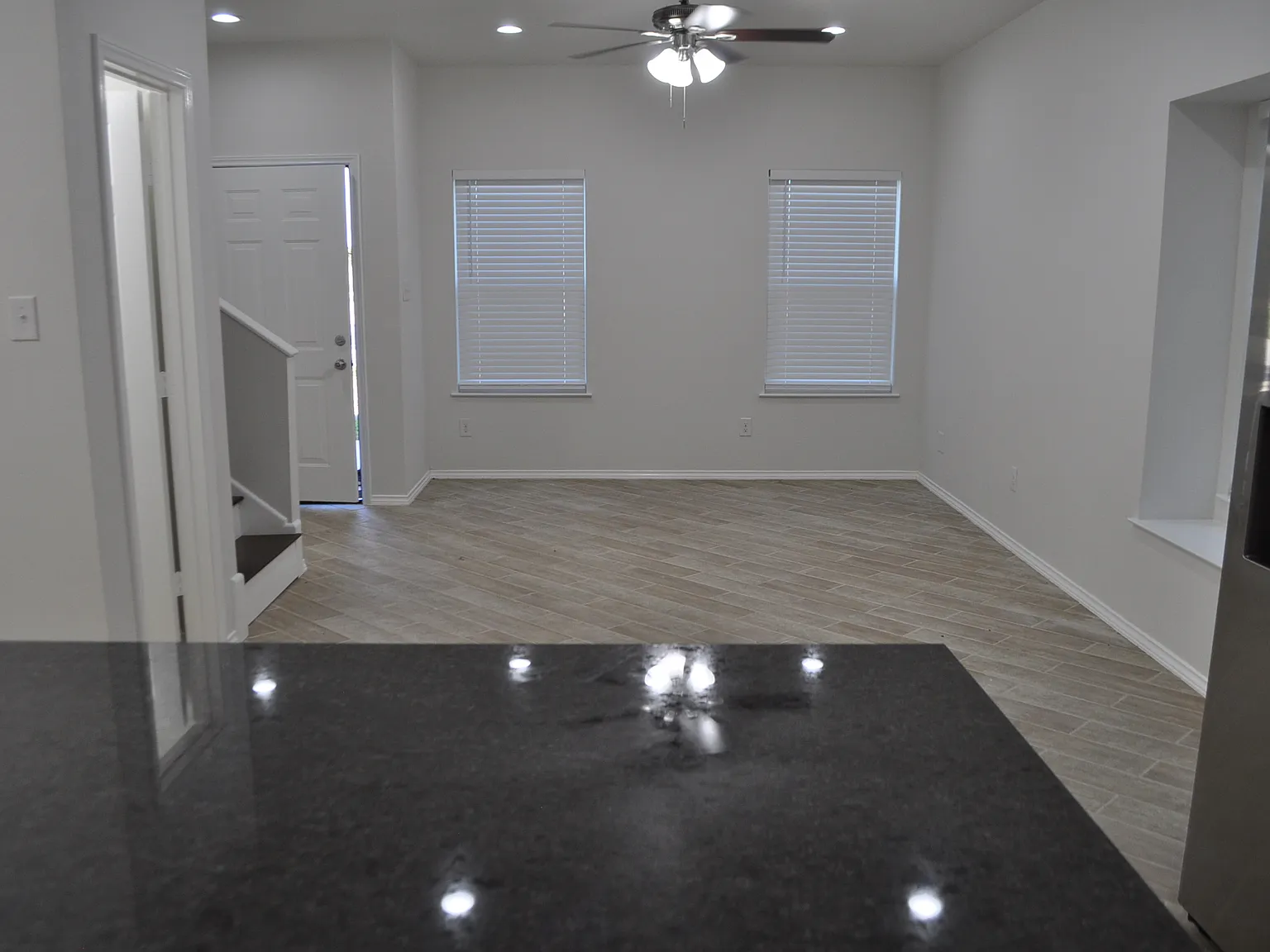 3 bed, 2.5 bath, 1400 sqft, $2,245 — Photo 4