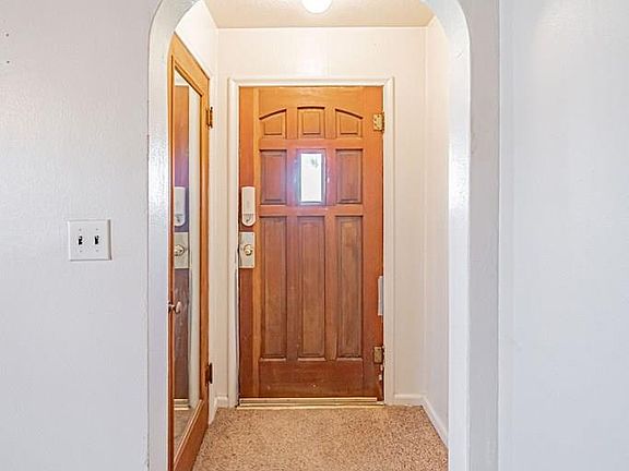 5th image of 1078 W Bridge St