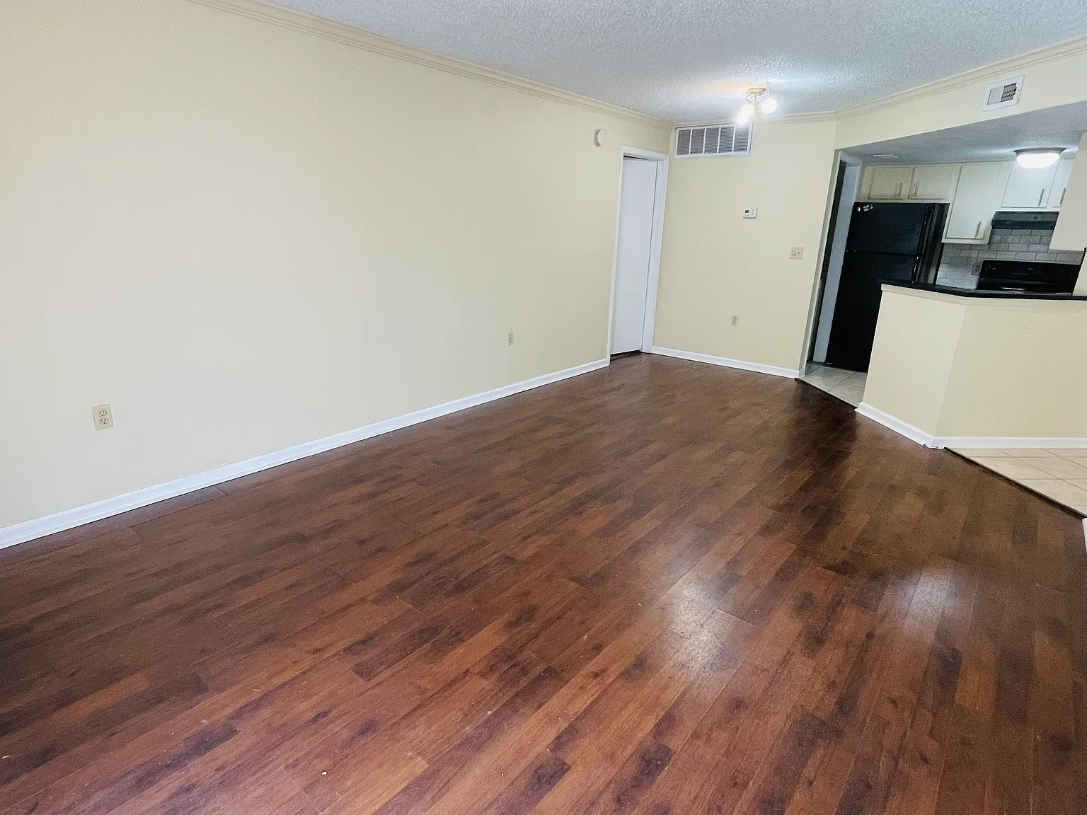 2 bed, 864 sqft, $1,450 — Photo 2