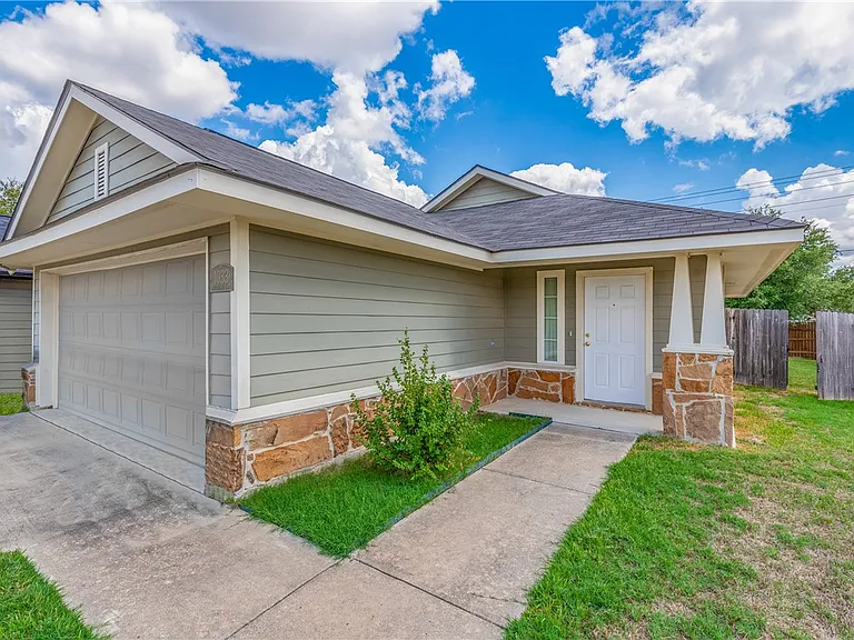 1033 Fallbrook Loop — Photo 3