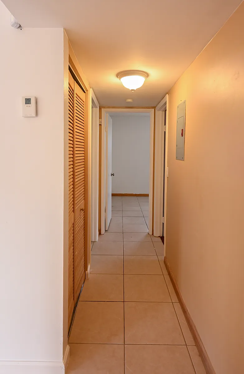 Building Photo - 445 W Park Dr #203