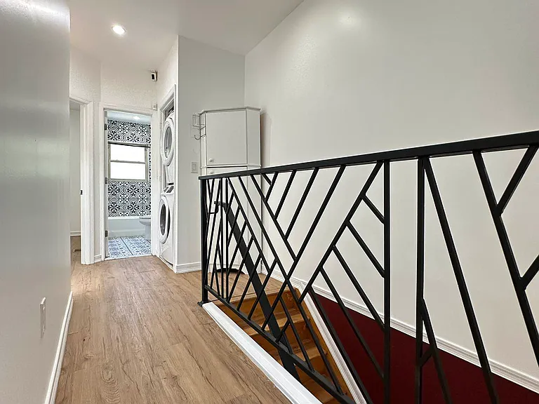 774 E 37th St #1 — Photo 15