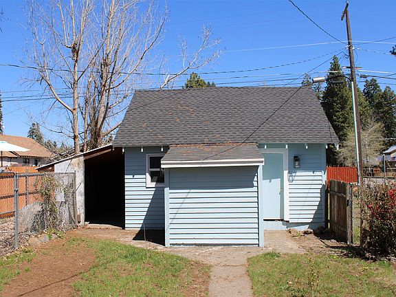 4th image of 300 Greenwood St