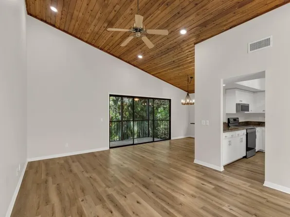 2125 Pine Creek Boulevard #205, Vero Beach, FL 32966