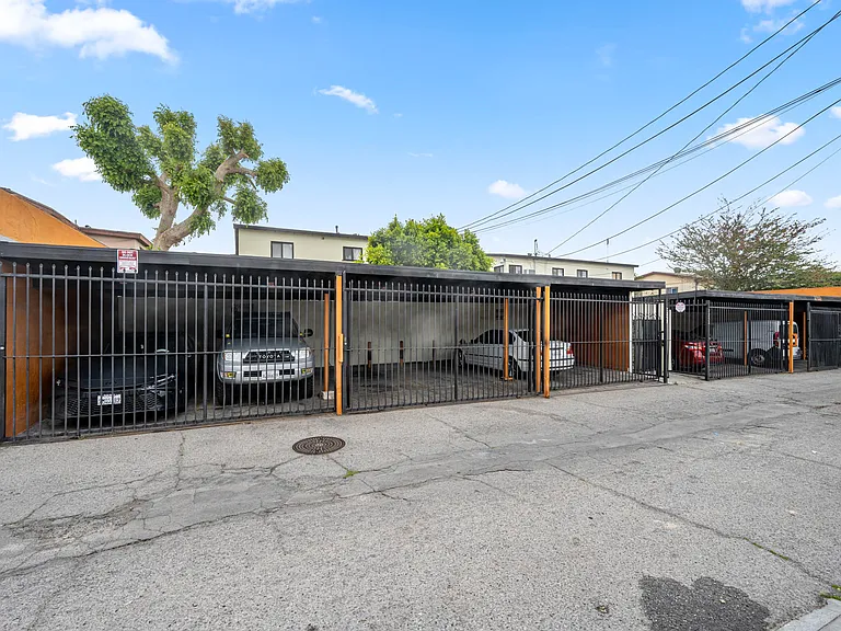7253 Vineland Ave — Photo 14