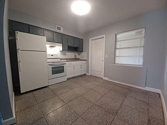 5th image of 4930 Victoria Dr APT 1B