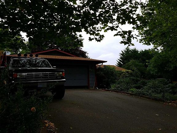 2nd image of 941 Deerbrush Dr SE