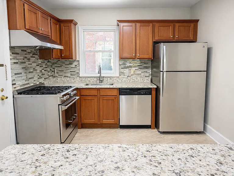 1454 Barnsdale St — Photo 4